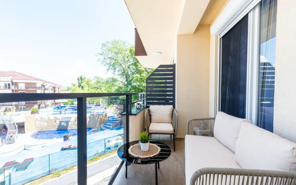 Pogled na akva park sa terase apartmana Silver Lake Residence