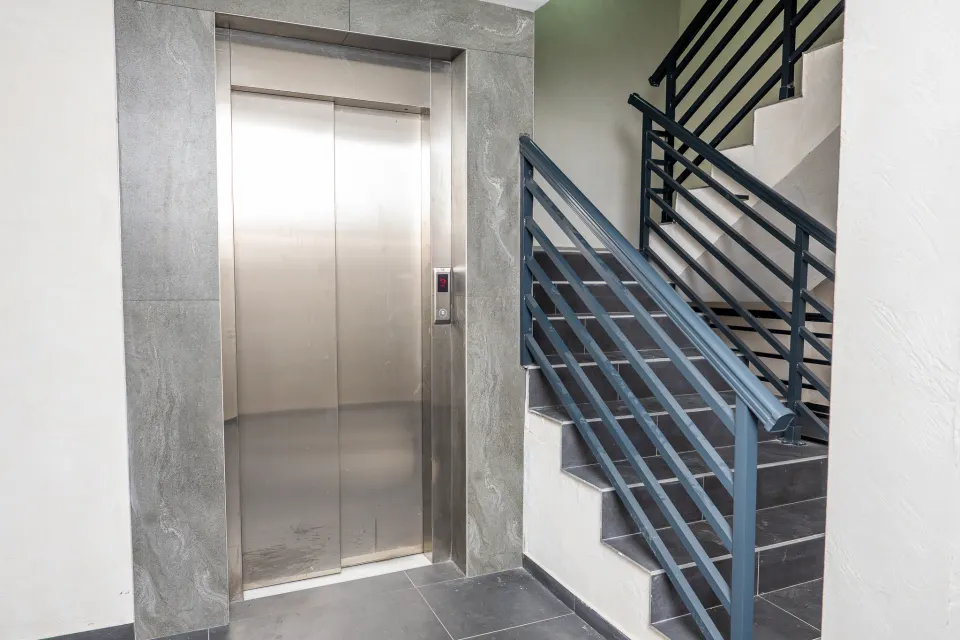 Lift do apartmana na drugom spratu