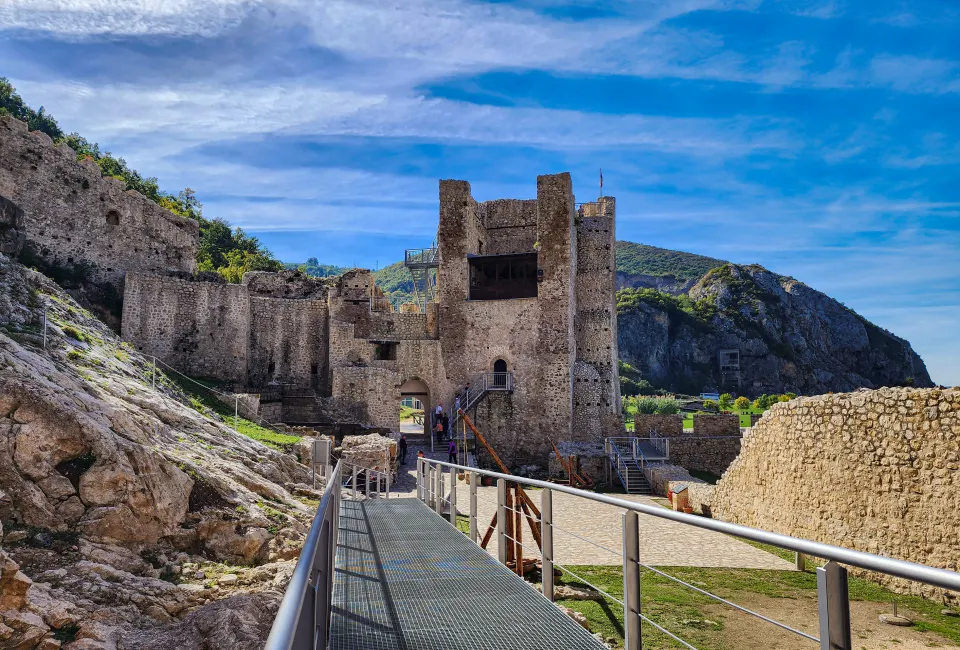 Inside the fortress — courtyard, gate and keep