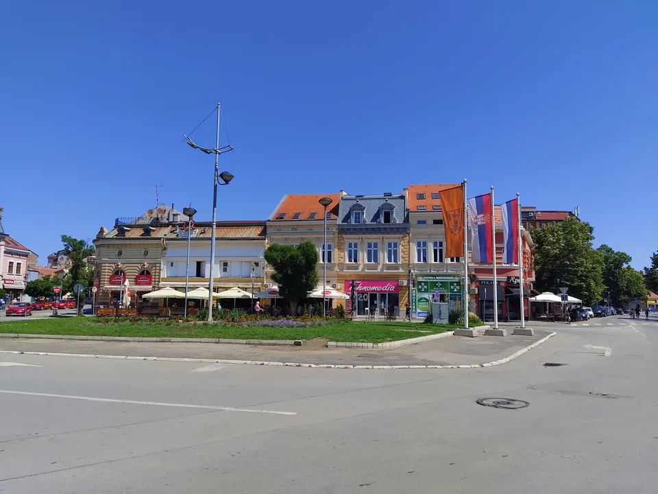 Trg oslobođenja u Požarevcu sa spomenikom knezu Milošu Obrenoviću