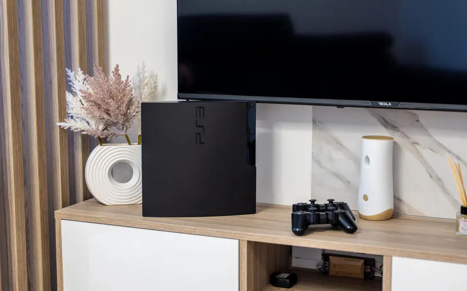 Smart TV i PlayStation konzola u apartmanu — spas za kišne dane sa decom