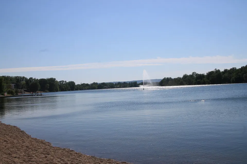 The fountain — Silver Lake’s landmark