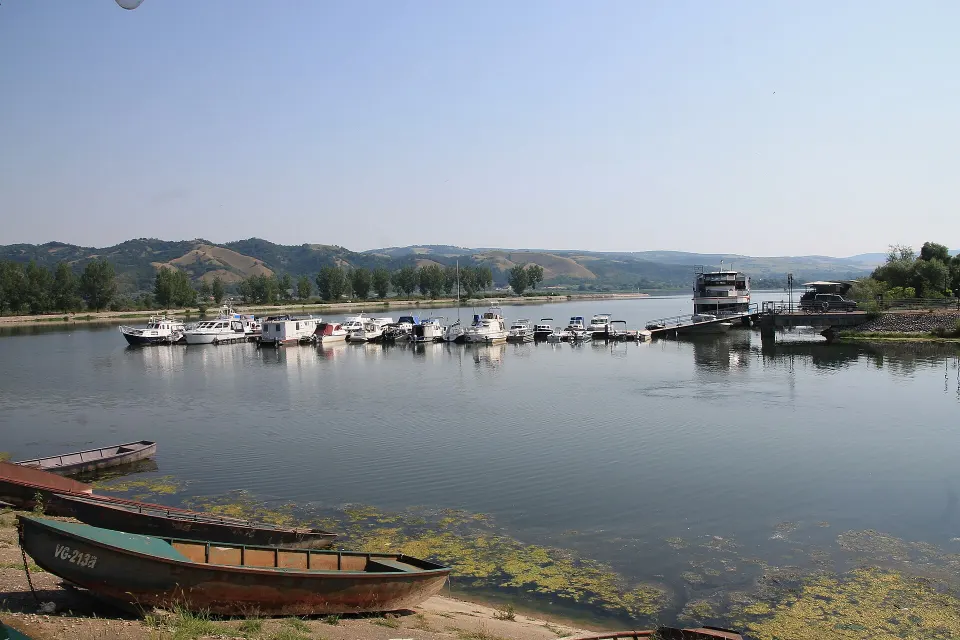 The marina at Silver Lake, Serbia on a summer afternoon