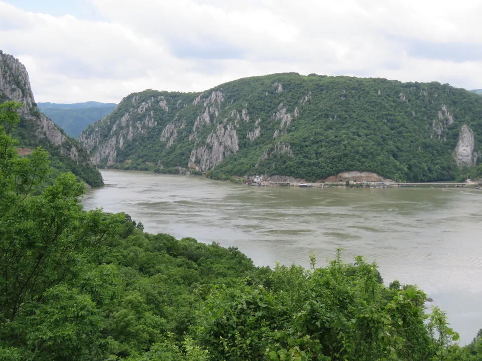 Decebal u steni iznad Dunava — lice dačkog kralja kod ušća Mrakonije u Kazanu